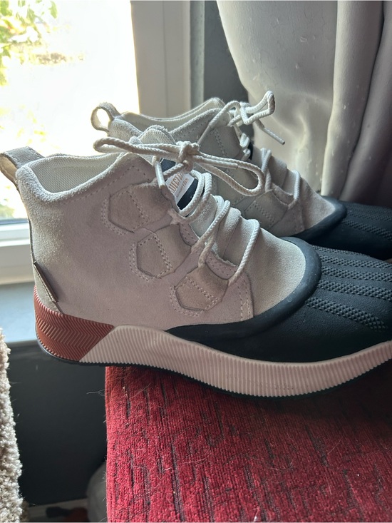 Sorel Shoes - Sorel Lace-Up Ankle Boots in White, Black & Red Accent